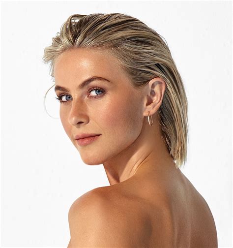 Julianne Hough Nude on Women’s Health Cover: ‘Naked。